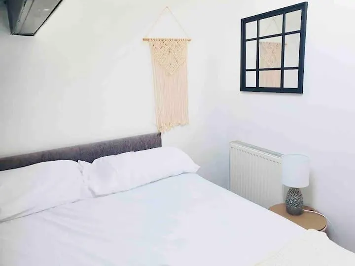 Cosy Top Floor Flat! Self Check-In & Free Parking Apartment Blackpool